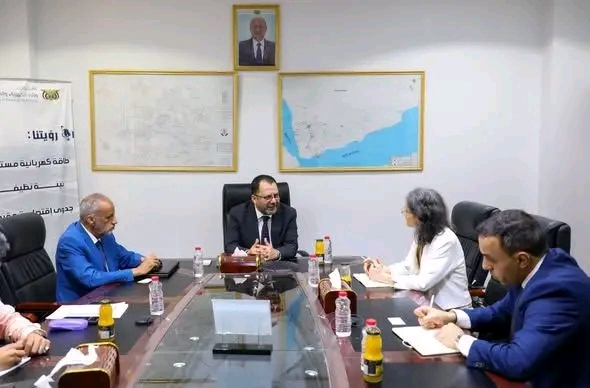 وزير الكهرباء يبحث في عدن مع وفد فرنسي تعزيز التعاون في قطاع الطاقة 1