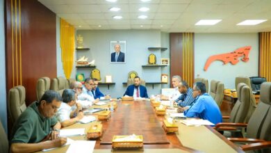 المحافظ شيخ يوجّه ببدء المرحلة الأولى من مشروع تأهيل شوارع وطرق مديريات عدن 4