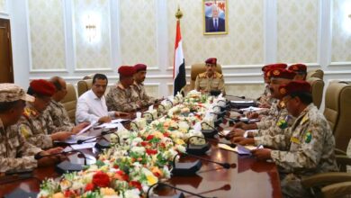 عدن.. وزير الدفاع يجتمع بهيئة القوى البشرية ويشدد على مواصلة ضبط البيانات 3