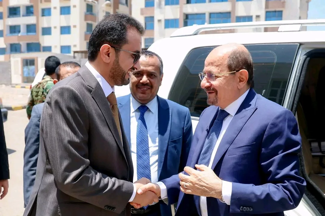 رئيس الوزراء يزور وزارة الخدمة المدنية ويشدد على تسريع وتيرة الإصلاح الإداري والمؤسسي 1