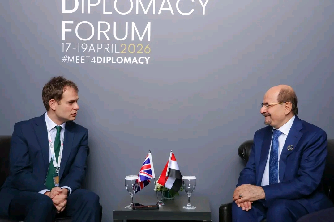 رئيس الوزراء وزير الخارجية يلتقي وزير الدولة البريطاني لشؤون الشرق الأوسط لبحث تعزيز الشراكة ودعم جهود التعافي 1