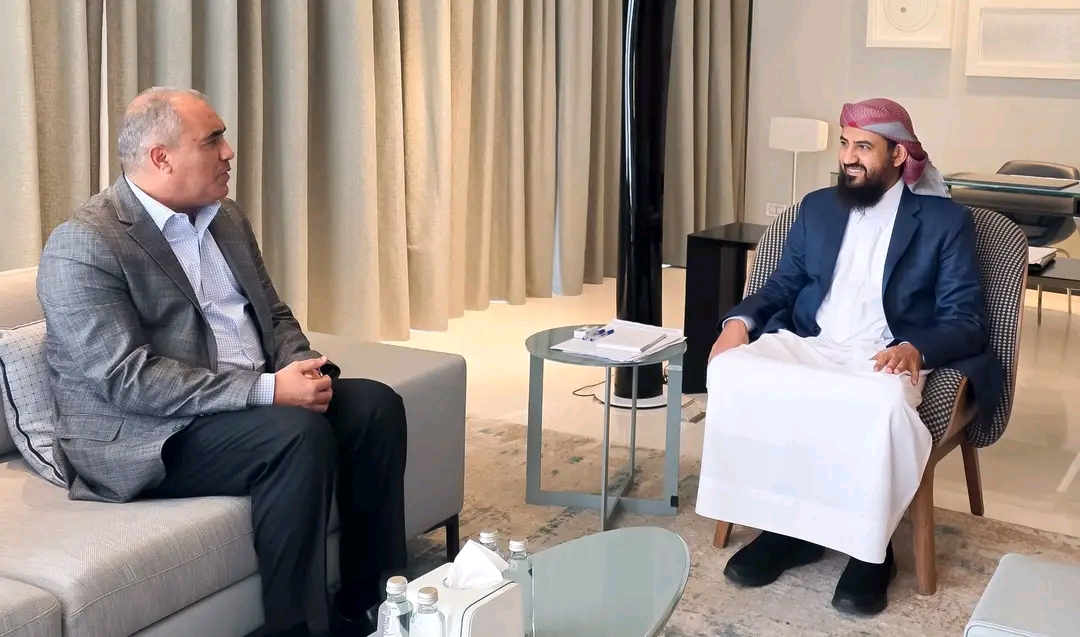 المحرّمي يلتقي وزير التربية العبادي ويطّلع على خطط الوزارة للنهوض بالعملية التعليمية وتحسين جودة مخرجاتها 1