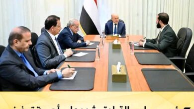 رئيس مجلس القيادة يشدد على أهمية تحفيز كافة الطاقات للنهوض بمحافظة أبين 2