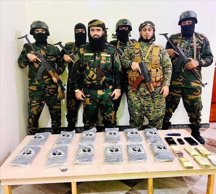 مكافحة المخدرات بعدن تسقط شبكة ترويج وتضبط 12 كيلو حشيش في بئر فضل 1