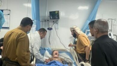 محافظ أبين يطمئن على صحة الاستاذ حسين دحه الميسري عقب محاولة اغتياله 2