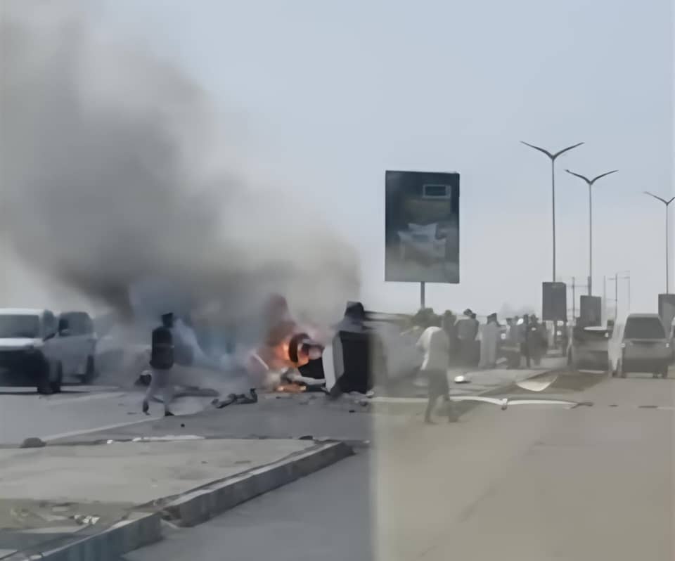 احتراق مركبة مدنية في الخط البحري بعدن يربك الحركة المرورية ويثير حالة استنفار 1