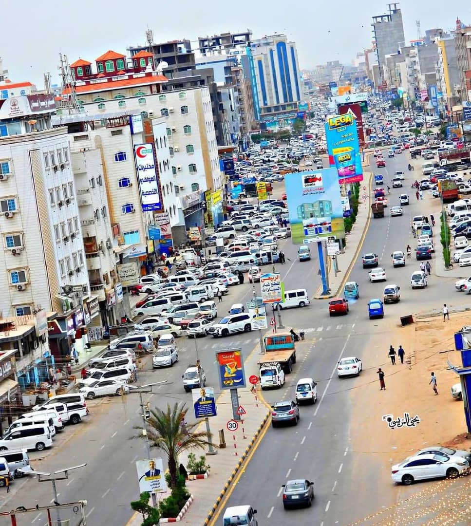 عدن: موجة حر شديدة وانقطاعات الكهرباء المتواصلة تزيد من معاناة المواطنين 1