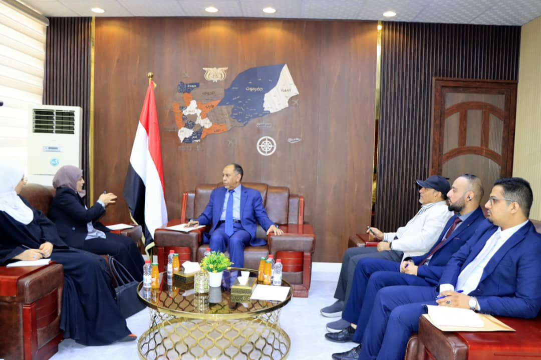 وزير الصناعة والتجارة يبحث مع وزيرة الشؤون القانونية تطوير البيئة التشريعية وتعزيز كفاءة الأداء المؤسسي 1