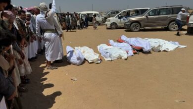 مأرب تودع ضحايا الحريق المأساوي.. تشييع مهيب ومطالبات عاجلة بإنقاذ بقية أفراد الأسرة 3