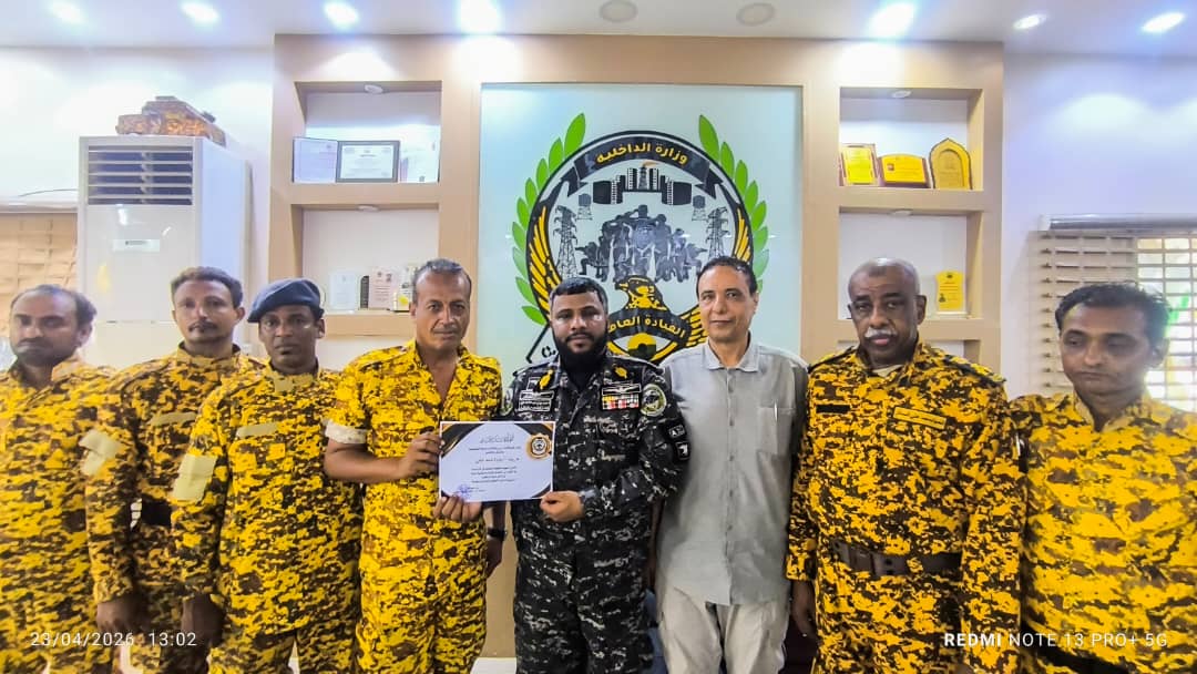 بن عفيف يكرم حراسة البنك المركزي لدورهم بالقبض على قاتل الشاب زكريا 1