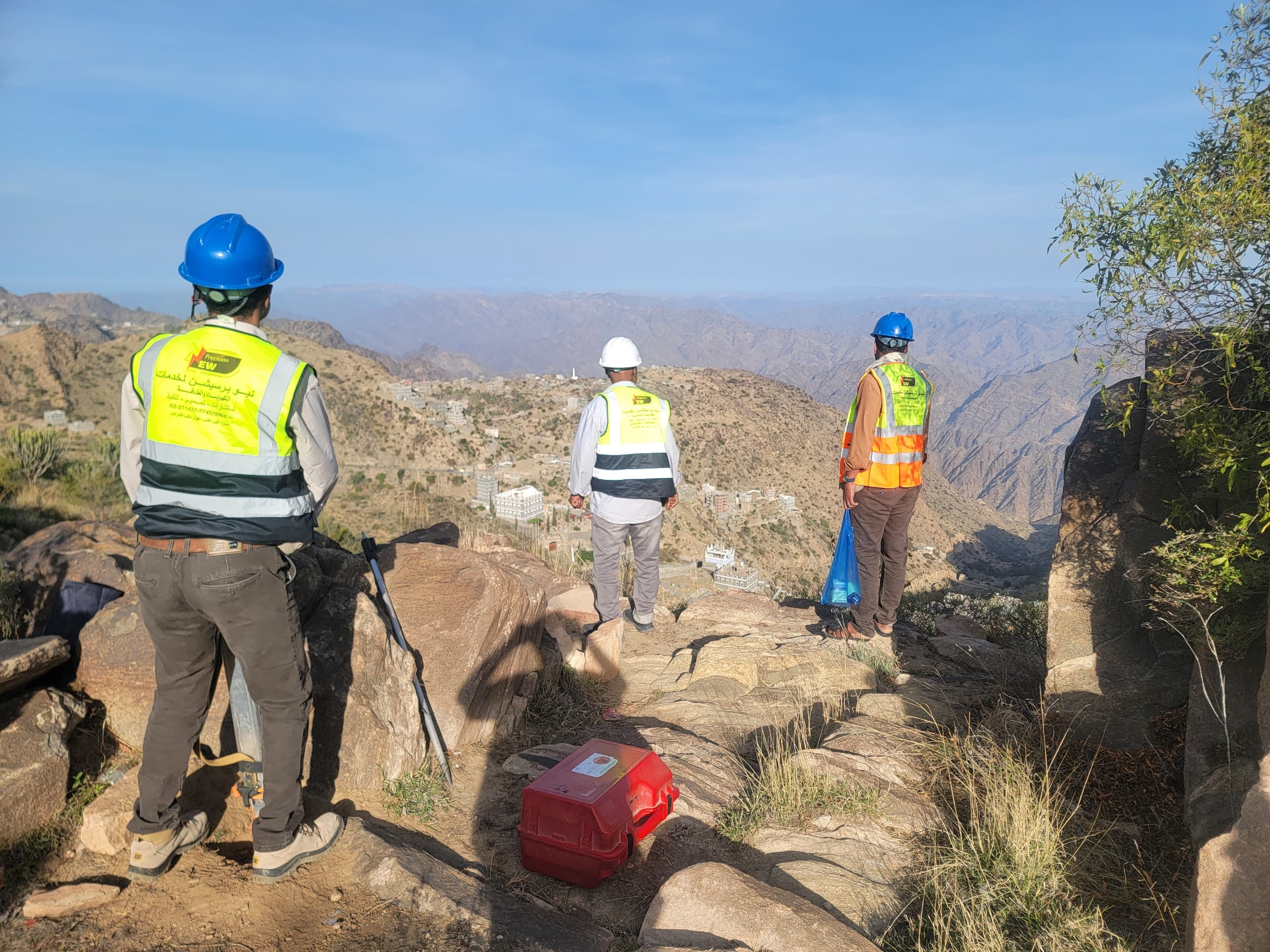 يافع: منظمه اليونبس UNOPS تدشّن مشروع محطة طاقة شمسية وخطوط نقل بجهد 33 ك.ف 1