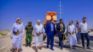 المحافظ بن الوزير يدشن أعمال سفلتة المرحلة الثالثة من مشروع تأهيل المدخل الغربي لمدينة عتق 2