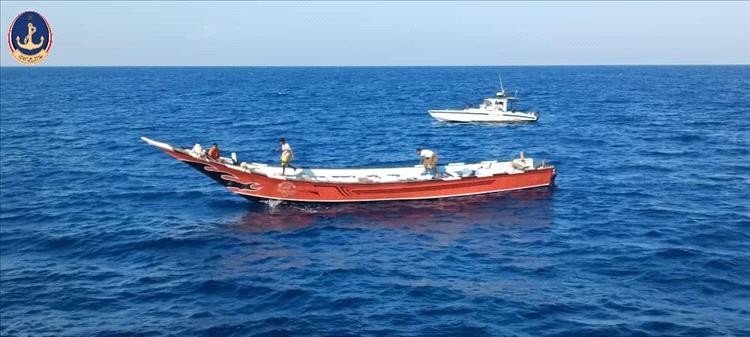 عملية بحرية محكمة: ضبط قاربين يشتبه بتورطهما في تهريب البشر والممنوعات 1