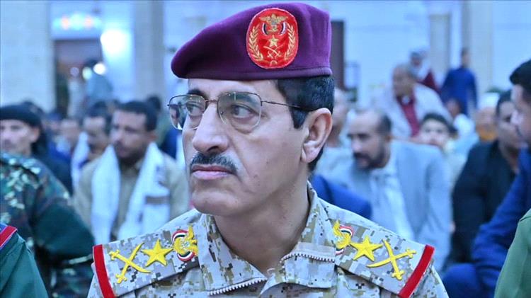 وزير الدفاع يعود إلى عدن بعد جولة ميدانية لتعزيز الجاهزية العسكرية 1