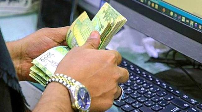 بدء صرف مرتبات مارس لموظفي السلطة المحلية في تعز عبر الكريمي 1