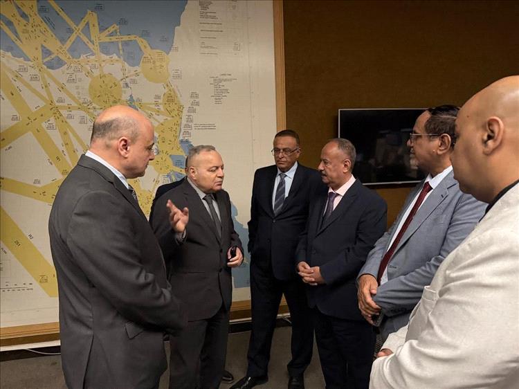 وزير النقل اليمني في زيارة هامة لمركز الملاحة الجوية بالقاهرة لتعزيز التعاون المشترك 1