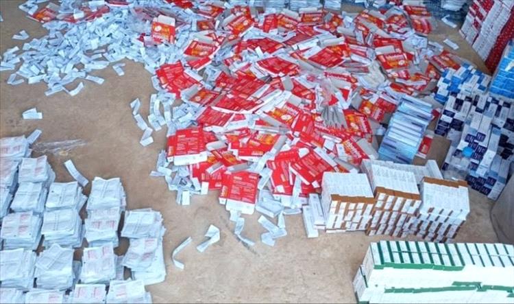 الجمارك تحبط تهريب أجهزة اتصالات وأدوية في ميناء المكلا ومنفذ الوديعة 1