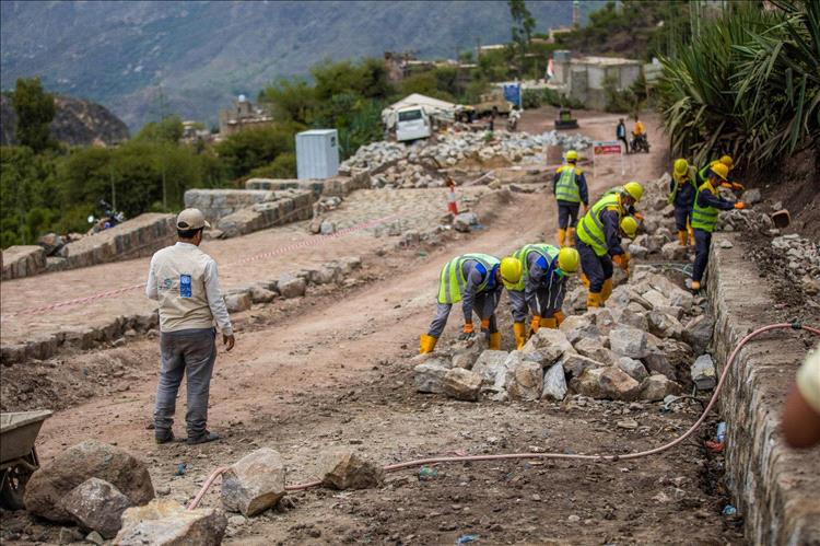 إصلاح الطرق في اليمن ينعش الاقتصاد الريفي ويحسن خدمات التنقل في المناطق النائية 1