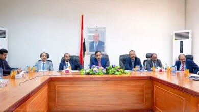 تنفيذي شبوة يستعرض الأداء المالي والخدمي ويقر إجراءات لتحسين الخدمات 3