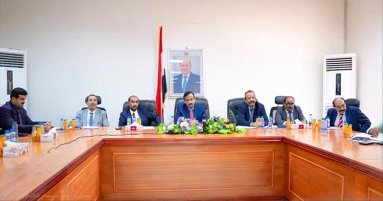 تنفيذي شبوة يستعرض الأداء المالي والخدمي ويقر إجراءات لتحسين الخدمات 1