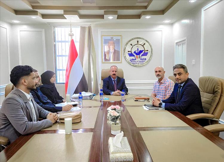 وزير النقل يبحث مع شركة (فالار) الأمريكية آليات تطوير أمن الطيران وتأهيل الكوادر الوطنية 1