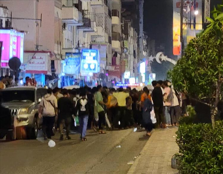 توتر أمني في المعلا بعد خلاف بين مواطنين والشرطة وإطلاق نار في الهواء لتفريق التجمعات 1