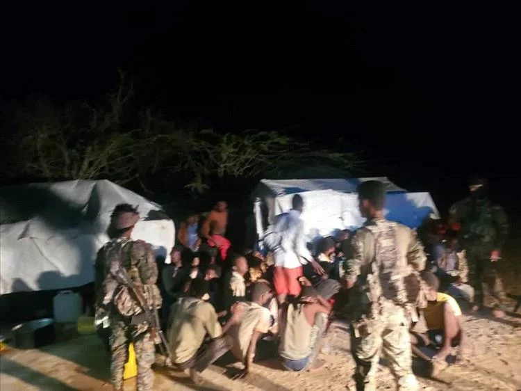 شبوة تضرب أوكار تهريب البشر في رضوم وتُحرر عشرات المهاجرين 1