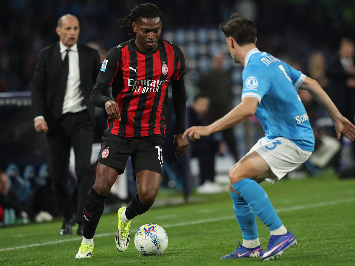 نابولي يحسم القمة أمام ميلان ويوفنتوس يشتعل في صراع دوري أبطال أوروبا بالدوري الإيطالي 1