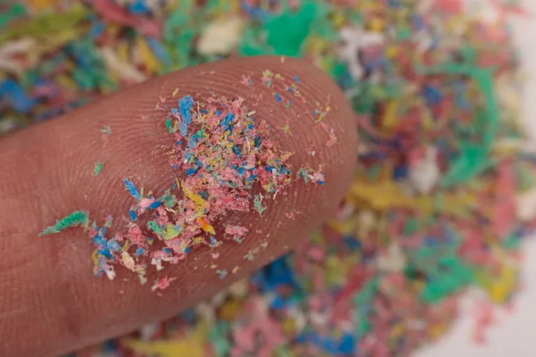 ابتكار صيني مذهل: تقنية ضوئية تكشف "بلاستيك أجسامنا" لأول مرة! 1