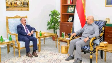 طارق صالح يناقش مع وزير النقل إعادة جدولة الرحلات الى مطار المخا وتطوير الميناء 5