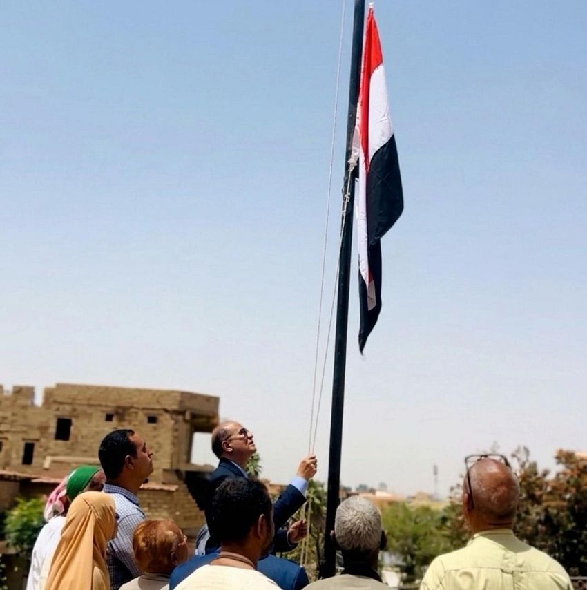 السفير المداوي يرفع علم الجمهورية اليمنية في مقر السفارة بالخرطوم تمهيداً لاستئناف عمل البعثة 1