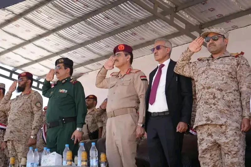 وزيرا الدفاع والداخلية يتفقدان عدداً من المواقع العسكرية في ميناء الوديعة ويشهدان عرضاً عسكرياً لقوات الطوارئ 1