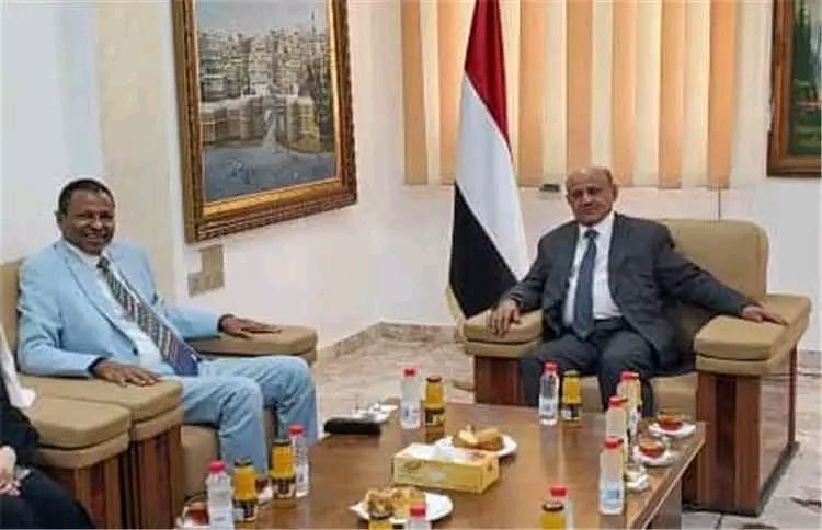 محافظ البنك المركزي يبحث مع ممثل برنامج الغذاء العالمي سبل تنفيذ المهام الإنسانية والإغاثية 1