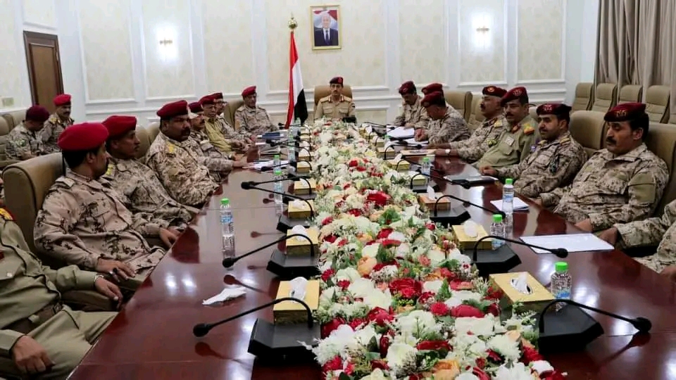 وزير الدفاع يطلع على جهود استكمال قطع البطاقة الذكية لمنتسبي الوزارة ويكرم اللواء الركن صالح حسن 1