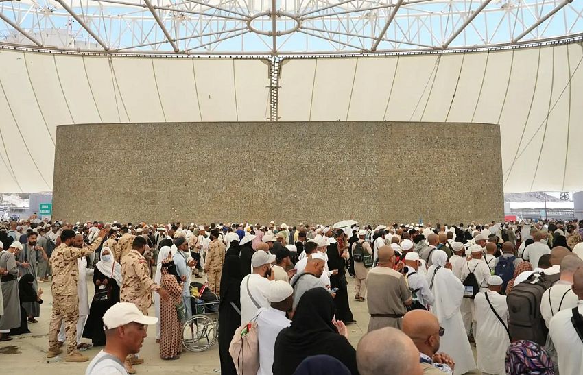 حجاج بيت الله الحرام يختتمون مناسك الحج برمي الجمرات في آخر أيام التشريق 1