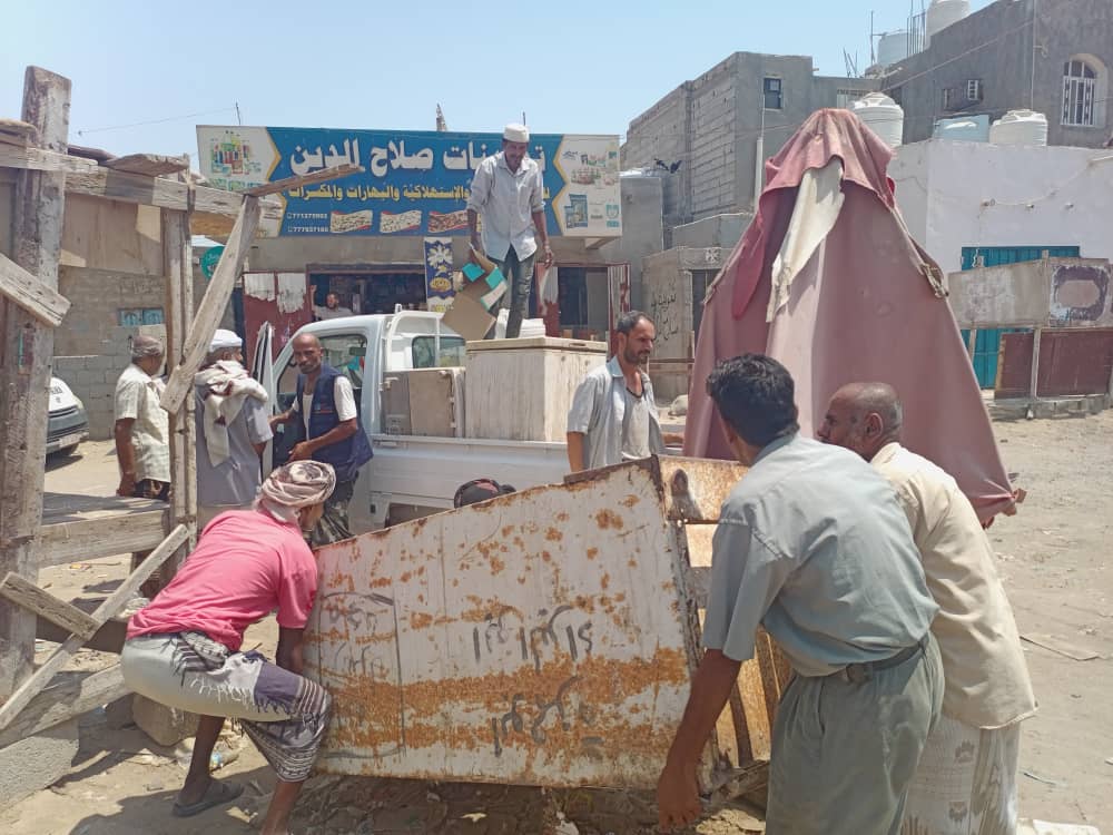 حملة لإزالة المظاهر العشوائية وتنظيم الحركة المرورية في عدد من شوارع البريقة 1