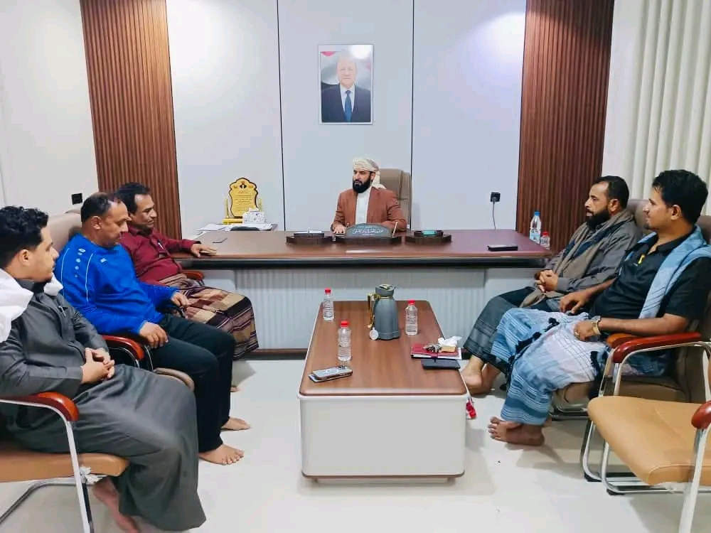 محافظ أبين يناقش أوضاع نادي فحمان الرياضي 1
