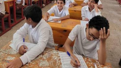 طلاب عدن بين حرارة الصيف وانقطاع الكهرباء.. معاناة تتفاقم في موسم الامتحانات 5