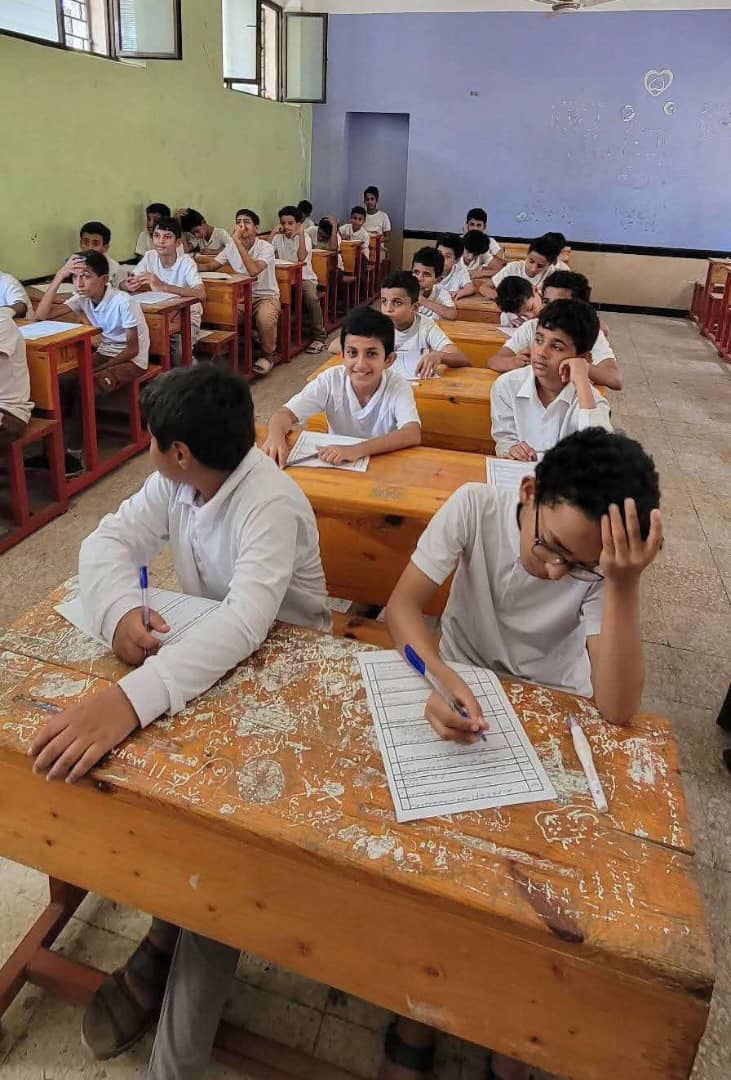 طلاب عدن بين حرارة الصيف وانقطاع الكهرباء.. معاناة تتفاقم في موسم الامتحانات 1