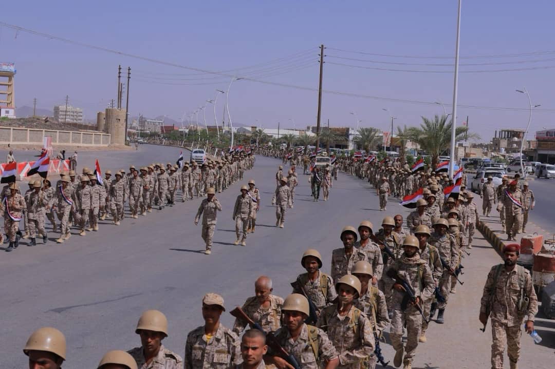المنطقة العسكرية السادسة تنفذ مسيراً راجلاً لعدد من كتائبها احتفاءً بالعيد الوطني للوحدة اليمنية 1