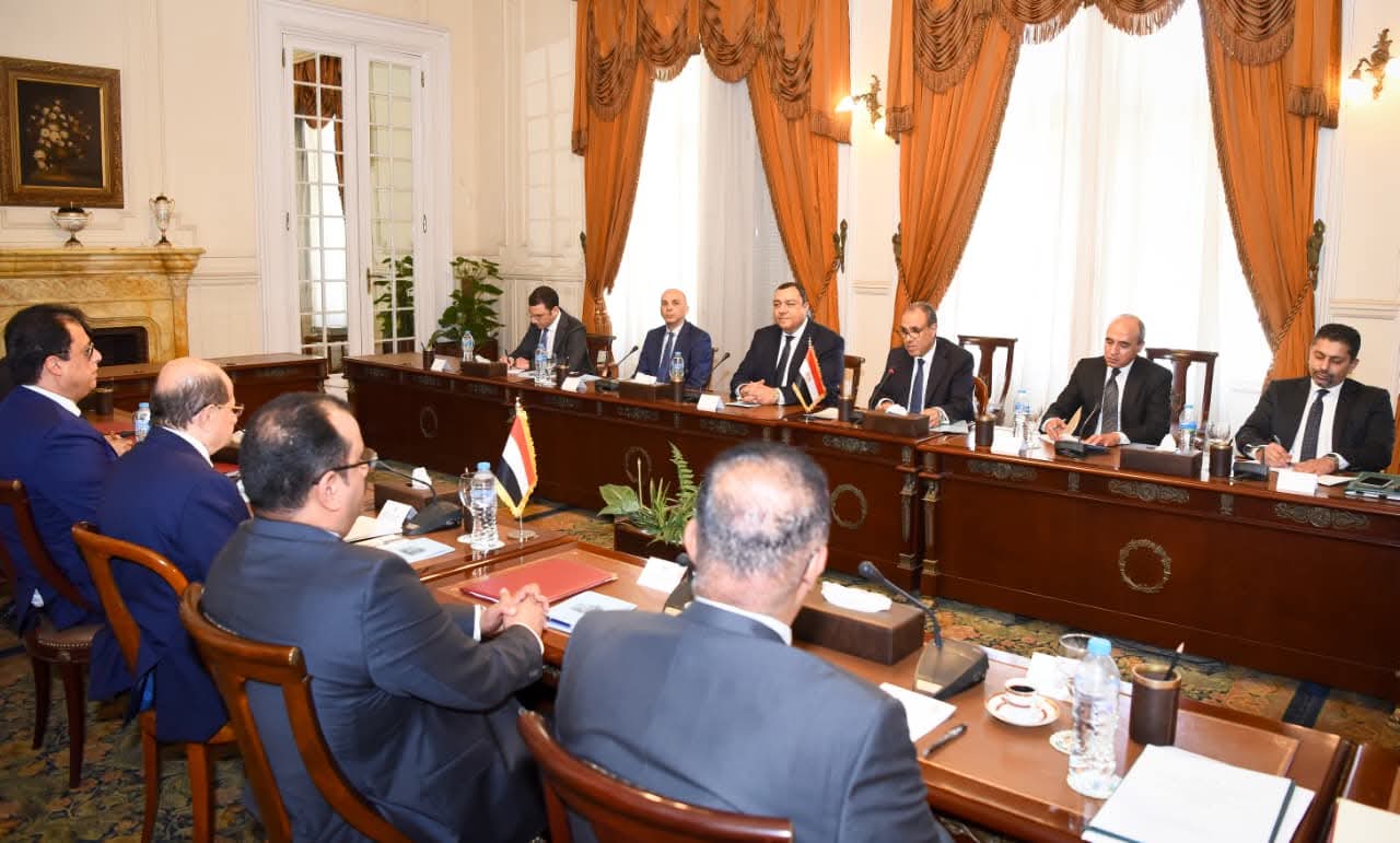 مباحثات يمنية مصرية لتعزيز التعاون المشترك وحماية البحر الأحمر 1