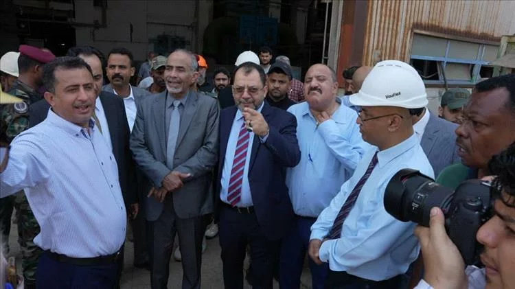 زيارة رئاسية مفاجئة لمحطة الحسوة تؤكد توجهًا لتعزيز قطاع الكهرباء في عدن 1