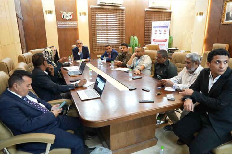 وزير الصحة يستعرض مع فريق من (اليونيسيف) نتائج تقييم الأنشطة والبرامج التغذوية 1