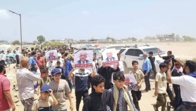 تشييع مهيب للشهيد الدكتور عبدالرحمن الشاعر في عدن وسط مطالبات بالقصاص العاجل 2