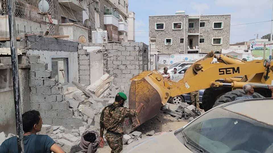 عدن: حملة لإزالة البناء العشوائي في المنصورة وتأكيد على الالتزام بالقوانين 1