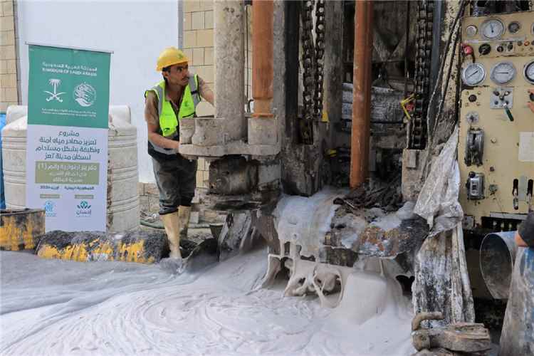 مركز الملك سلمان للإغاثة يدشن مشروع حفر 3 آبار مياه بمحافظة تعز 1
