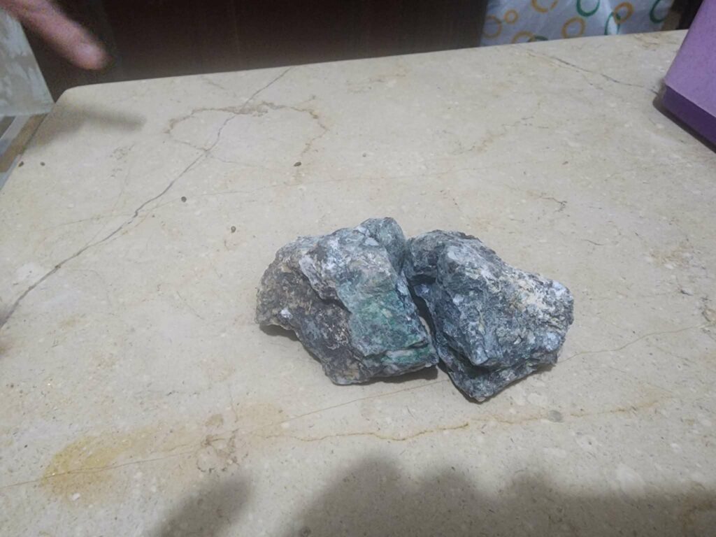 تنقيب عشوائي عن معادن نادرة في حضرموت يثير المخاوف والجدل