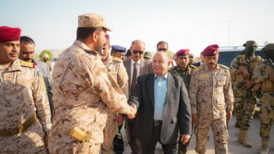 الخنبشي يشهد استعراضا عسكريا وأمنيا لقوات المنطقة الأولى ودرع الوطن والأجهزة الأمنية ويؤكد أن الأمن أساس التنمية بحضرموت 4