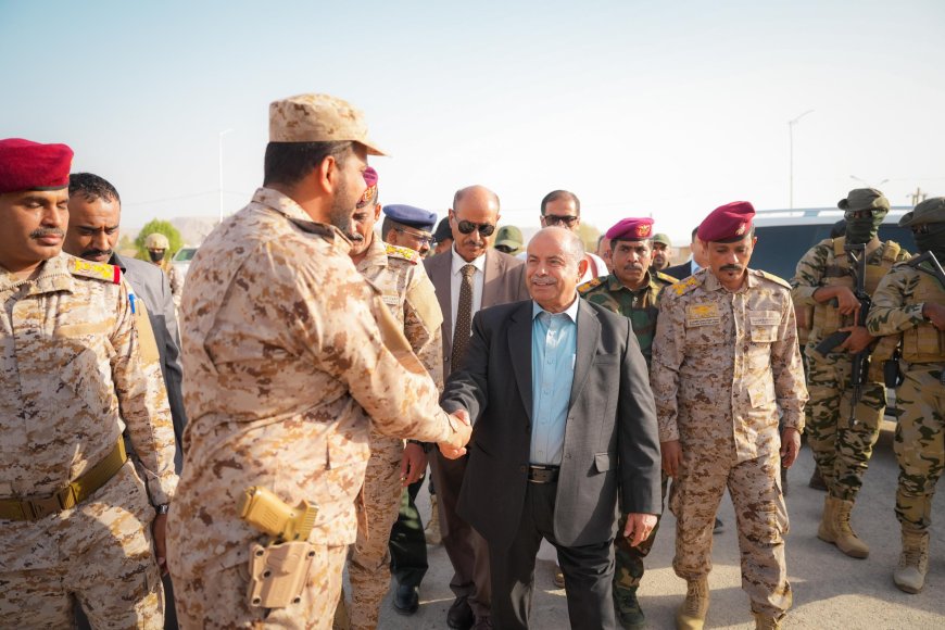 الخنبشي يشهد استعراضا عسكريا وأمنيا لقوات المنطقة الأولى ودرع الوطن والأجهزة الأمنية ويؤكد أن الأمن أساس التنمية بحضرموت 1