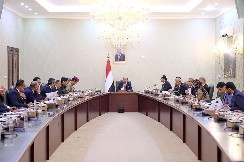مجلس الوزراء يشيد بجهود الأجهزة الأمنية والعسكرية ويستعرض الأوضاع الخدمية والاقتصادية 1